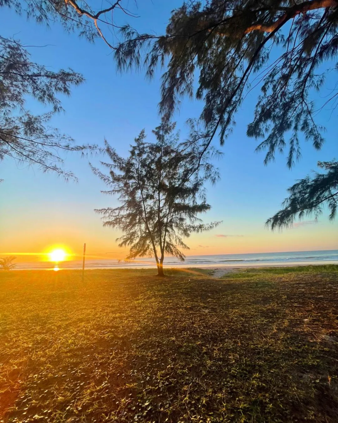 Pôr do sol na praia de Guaibim